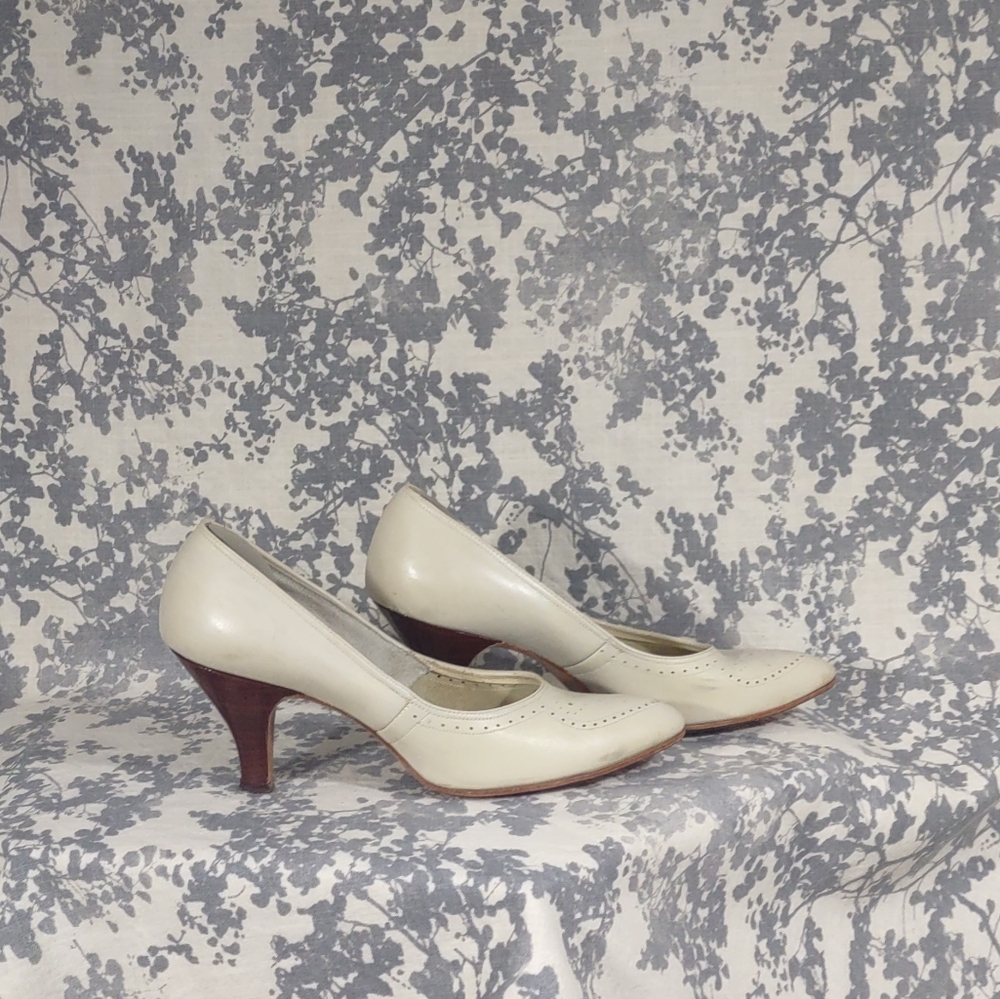 Cream Classic Pointed Toe Heels